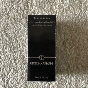 Girgio Armani Luminous Silk Perfect Glow Flawless Foundation (Shade 3)